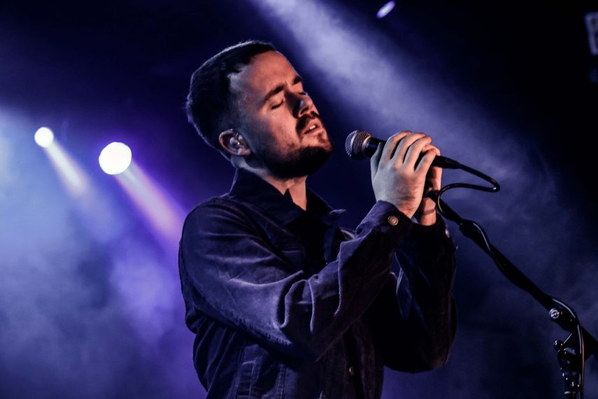 Maverick Sabre Talks Album ‘When I Wake Up,’ U.S. Headline Tour, and More: Interview