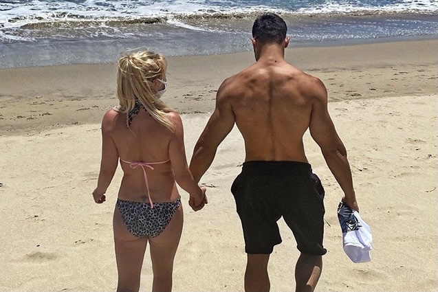 “Only magic here”: Britney Spears Shares Hawaii Vacay Clip