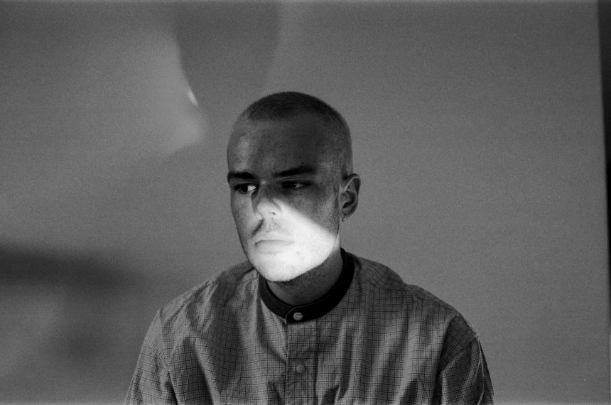 Maxwell Byrne Unveils 1tbsp project with new song, “In Europe, Kinda Sad”