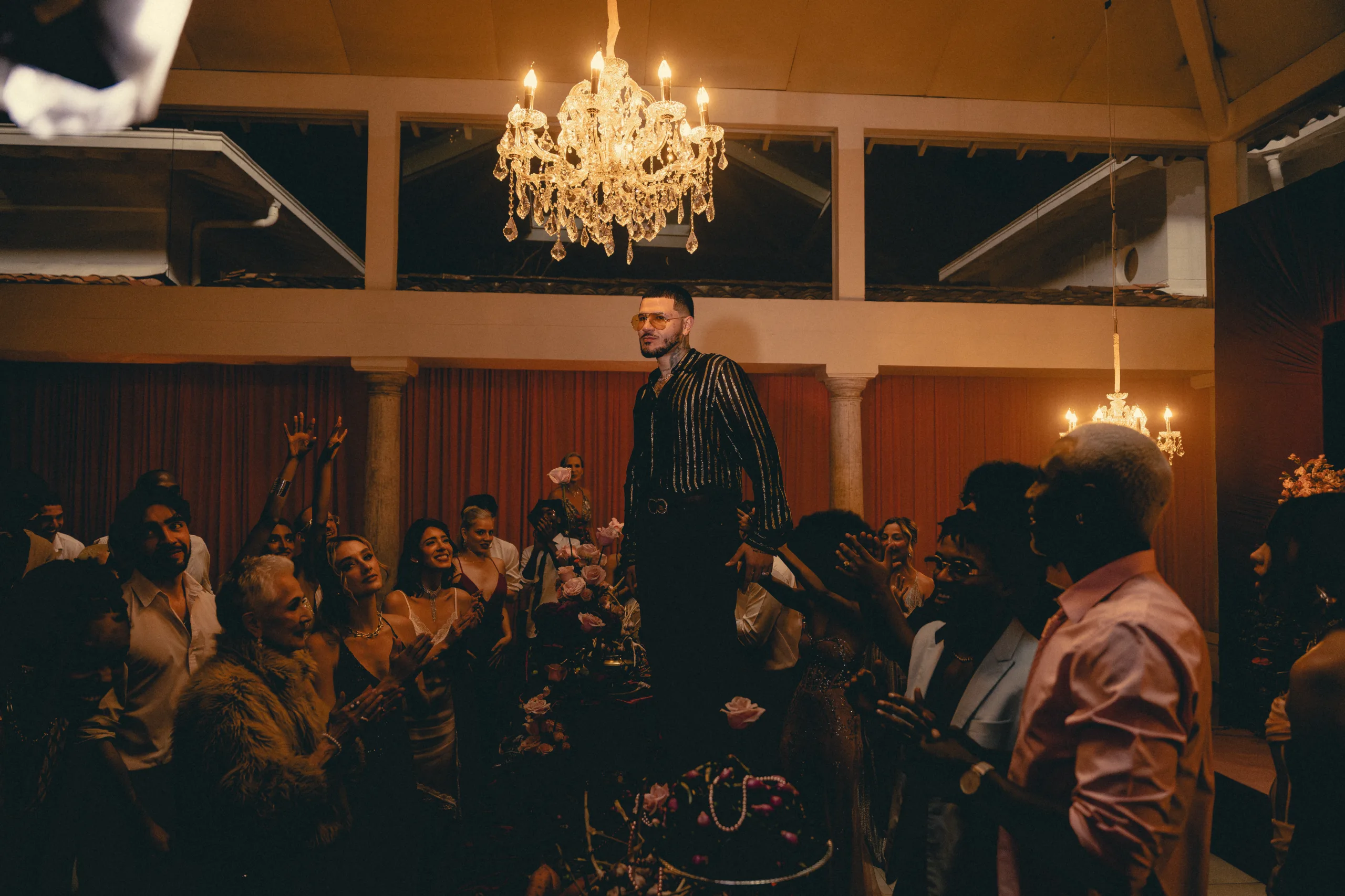 Kapo presenta un nuevo sencillo y video, “BOMBÓN”